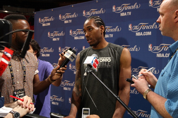 因伤退出国家队后，亚马尔目前已回到巴塞罗那（伤退国家队后，亚马尔已返回巴塞罗那）