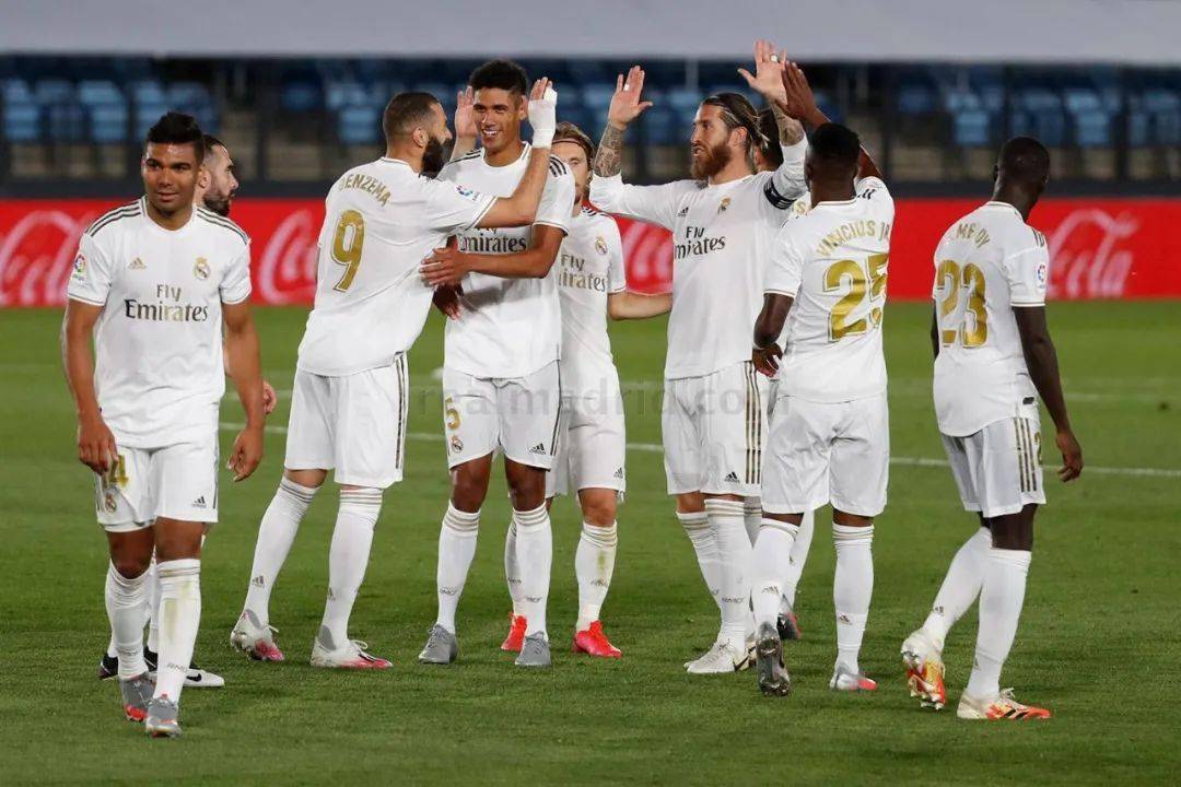 阿斯：即使巴萨最后两轮欧冠全胜，也大概率要去踢附加赛（阿斯报：即便巴萨余下两场欧冠全胜，仍大概率要打附加赛）