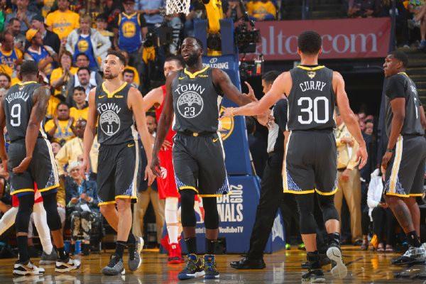 阿莫林称赞曼联定位球教练卡洛斯-费尔南德斯：他比我强得多（阿莫林盛赞曼联定位球教练卡洛斯·费尔南德斯：他远强于我）