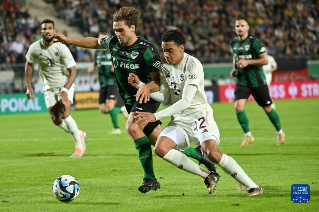 奥格斯堡2-0勒沃库森，吉安努利斯传射，药厂三中门框