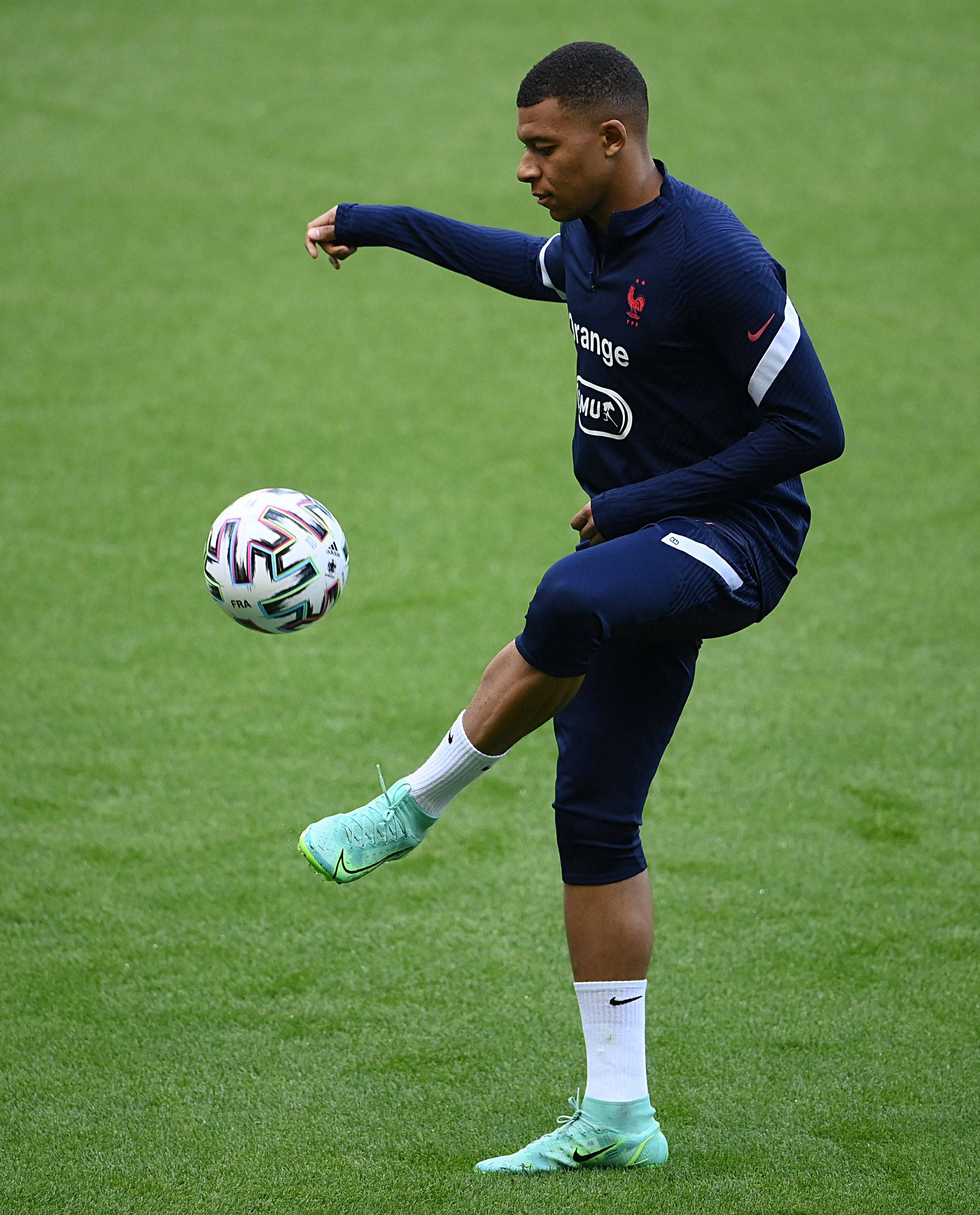 意媒：卡洛斯-奥古斯托接近与国米续约至2030年，年薪300万欧（意媒：卡洛斯-奥古斯托将与国米续约至2030，年薪达300万欧元）