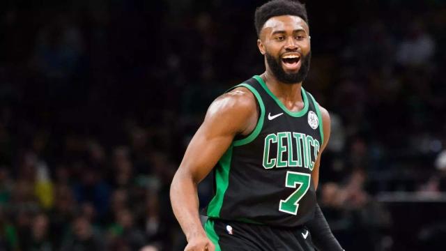 掘金末节爆发约基奇独揽三双（掘金末节发力，约基奇豪揽三双）