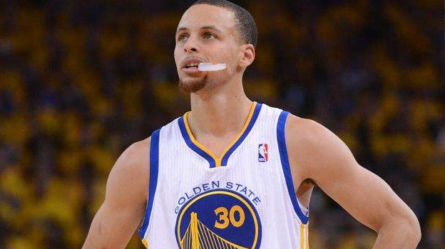 山东泰山今天下午在基地举行球迷开放日，一百多名球迷到场（山东泰山基地今日下午向球迷开放，百余名球迷到场）