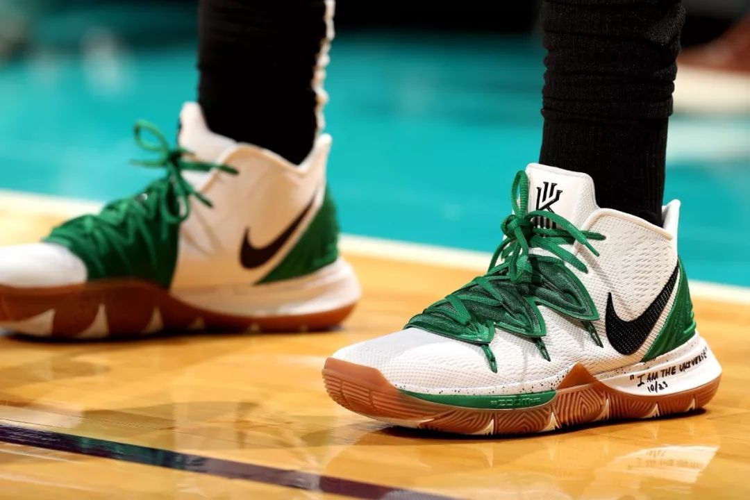 12月10日！欧冠英冠等比赛开打！会有冷门吗？（12月10日欧冠、英冠等赛事打响，冷门会不会来袭？）