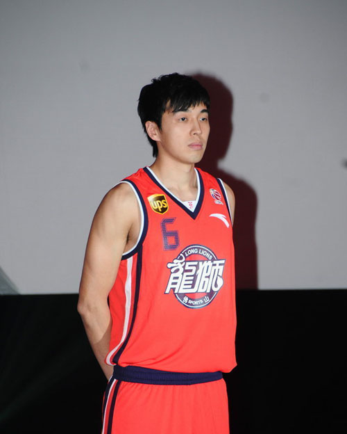 欧冠淘汰赛前瞻：巴萨对阵曼联,（巴萨迎战曼联：欧冠淘汰赛前瞻）