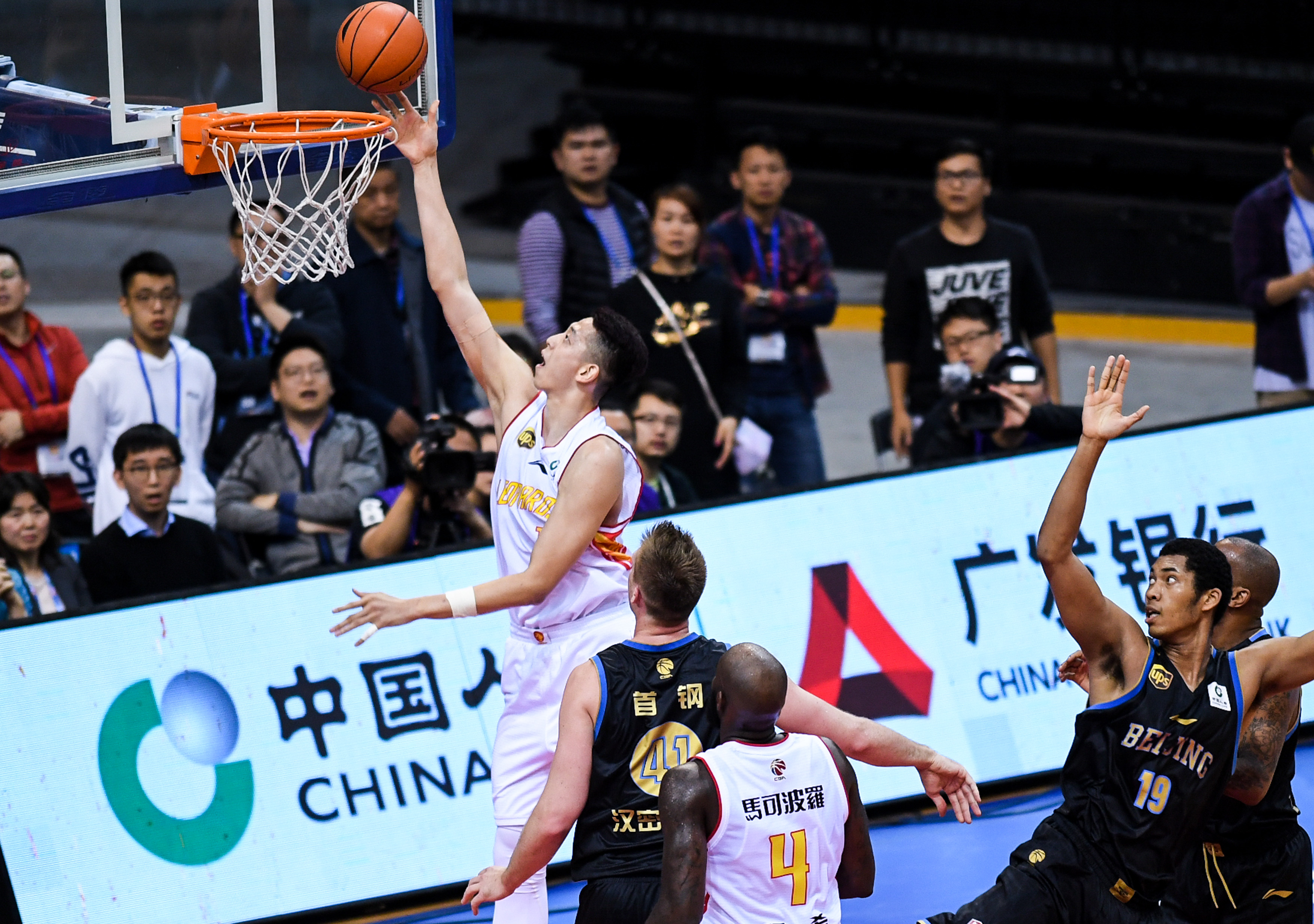 终结11场进球荒，奥蓬达斩获尤文生涯首粒正式比赛进球（打破11场球荒，奥蓬达收获尤文生涯首个正式进球）