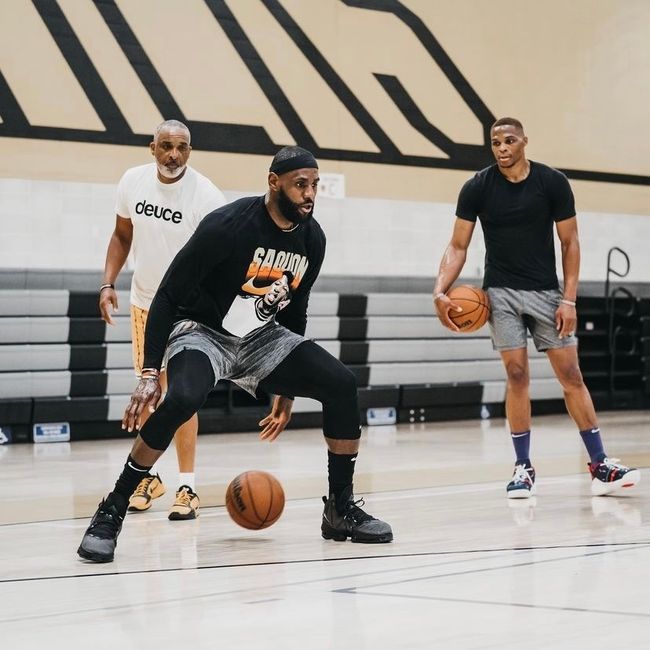 巴萨vs阿拉维斯首发：亚马尔领衔，德容缺席，佩德里替补（巴萨对阿拉维斯首发公布：亚马尔领衔，德容缺席，佩德里替补）