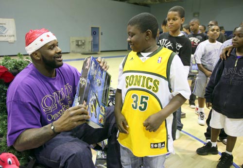 西甲-皇马3-0塞尔塔：巴萨很猛，龙哥干得也不差（西甲：皇马3-0完胜塞尔塔，巴萨来势汹汹，龙哥同样亮眼）