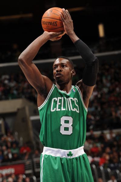 西甲半场：亚当斯门前造险，瓦伦西亚暂0-0塞维利亚（西甲半场：亚当斯制造门前险情，瓦伦西亚暂与塞维利亚0-0）