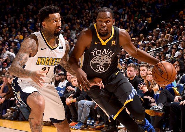 巴萨客战贝蒂斯名单：莱万、亚马尔领衔，费尔明、德容回归（巴萨公布客战贝蒂斯大名单：莱万、亚马尔领衔，费尔明、德容复出）