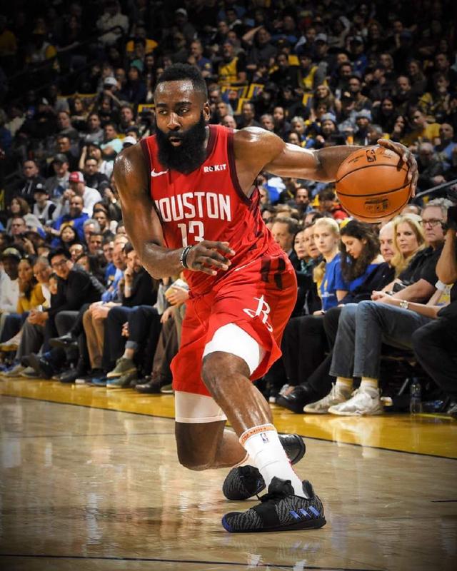 博努奇：小基耶萨可能踢附加赛；球员明白穿意大利球衣的责任（博努奇：小基耶萨有望出战附加赛，球员深知披上意大利战袍的责任）