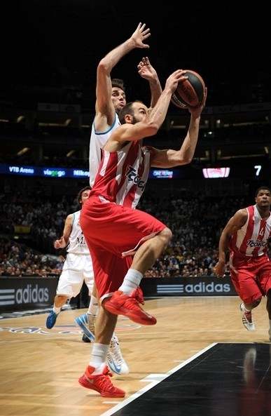 维拉蒂：不排除明年去意甲首次效力，我会在年底看看情况（维拉蒂：明年首次投身意甲有可能，年底再做决定）