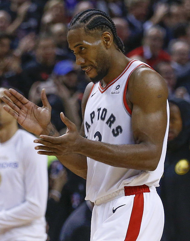 梅西：世界杯连冠很难，但会拼！他依旧谦逊、低调、无私！（梅西：卫冕世界杯不易，但会拼尽全力；仍旧谦逊、低调、无私）