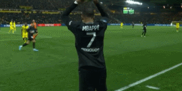 皇马信任18岁天才马斯坦托诺，罗马诺盛赞其未来潜力（18岁新星马斯坦托诺获皇马信赖，罗马诺称其潜力无限）